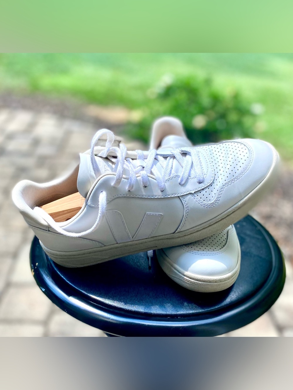 White Leather VEJA V-10 Men's Sneakers - Classic Low-Top - Picture 3 of 4